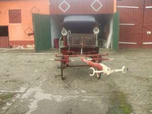 Trasura pentru cai (birja) de colectie, pentru cunoscatori, foarte bine intretinuta..in stare foarte