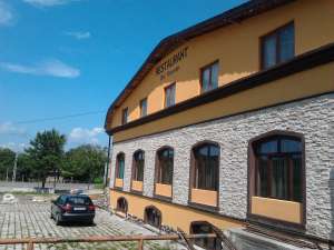 Vand restaurant cu terasa recent renovat informatii mai multe,  vechime 5 ani de la constructie,  St