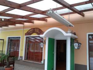 Vand restaurant cu terasa recent renovat informatii mai multe,  vechime 5 ani de la constructie,  St
