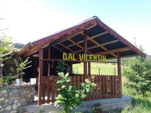 Vand restaurant cu terasa recent renovat informatii mai multe,  vechime 5 ani de la constructie,  St
