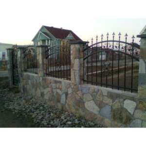 Piatra naturala decorative (granitata) pentru interior,  exterior,  fatade, pavaje si gard