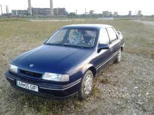 Vand URGENT Opel Vectra A 1.6 i anul 1992