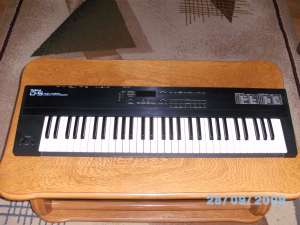 Orga ROLAND D-5