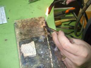 Reparatii bijuterii aur si argint ,    rodinare.gravura,    slefuire
