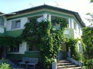 Casa cu 6 camere + teren