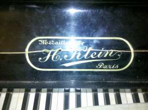Vand Pianina H.Klein cu placa de bronz
