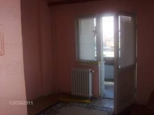 Inchiriez ap 2 camere,   Deva,   decomandat,   central
