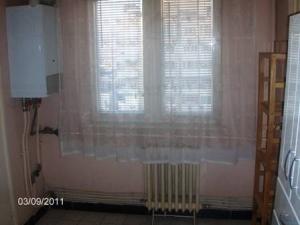 Inchiriez ap 2 camere,   Deva,   decomandat,   central