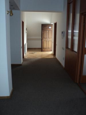 Inchiriere apartament in vila  Cotroceni,   5 camere,   220mp
