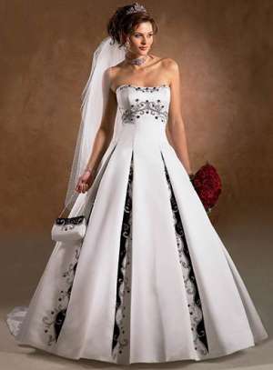 vand rochie de mireasa model deosebit