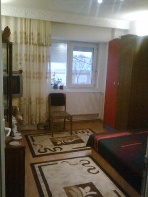vand Apartament 4 camere decomandate,   80mp  in Medgidia