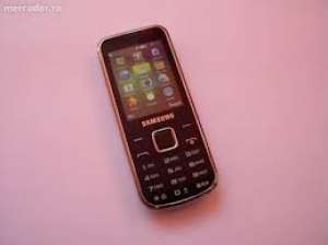 vand doua telefoane la pret de unu