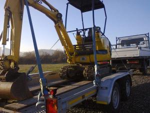 vand mercedes sprinter cu platforma auto si minexcavator komatsu