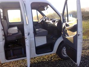 vand mercedes sprinter cu platforma auto si minexcavator komatsu