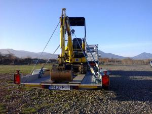 vand mercedes sprinter cu platforma auto si minexcavator komatsu