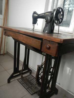 Masina de cusut SINGER