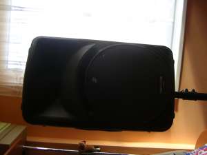 vand 2 boxe Mackie C 300 originale  cu  un subwoofer activ Db  de 400w