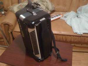 VAND ACORDEON ITALIENESC  120 basii . IMPECABIL