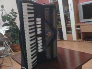 VAND ACORDEON ITALIENESC  120 basii . IMPECABIL