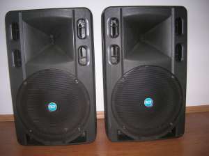 Boxe RCF art500a, impecabile, accept ori ce proba s-i control, nefolosite de 3 ani, 2 cabluri profes