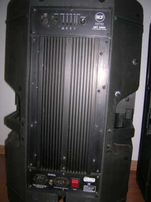 Boxe RCF art500a, impecabile, accept ori ce proba s-i control, nefolosite de 3 ani, 2 cabluri profes