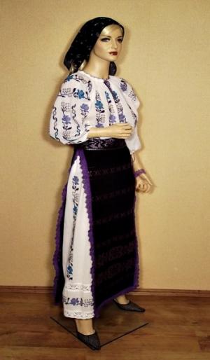 costum popular romanesc