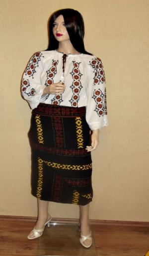 costum popular romanesc