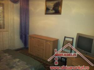 VINDEM APARTAMENT 3 CAMERE,   VASILE AARON STRADA IEZER