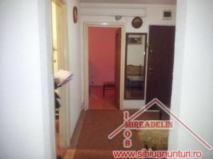 VINDEM APARTAMENT 3 CAMERE,   VASILE AARON STRADA IEZER