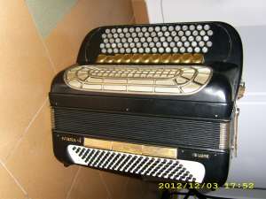 acordeon cu butoane