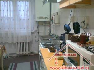 VINDEM APARTAMENT 2 CAMERE STR. CALEA DUMBRAVII