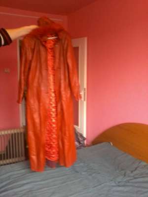 vand haina de piele