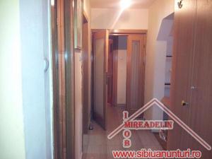 VINDEM APARTAMENT DE LUX- 3 CAMERE,   STR. SCOALA DE INOT
