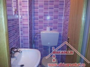 VINDEM APARTAMENT DE LUX- 3 CAMERE,   STR. SCOALA DE INOT