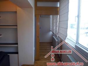 VINDEM APARTAMENT DE LUX- 3 CAMERE,   STR. SCOALA DE INOT