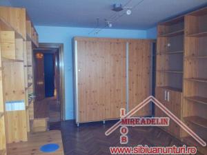 VINDEM APARTAMENT DE LUX- 3 CAMERE,   STR. SCOALA DE INOT
