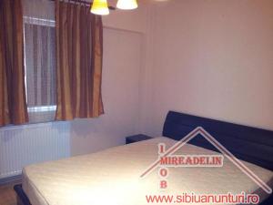 VINDEM APARTAMENT DE LUX- 3 CAMERE,   STR. SCOALA DE INOT