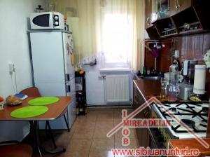 INCHIRIEM APARTAMENT 2 CAMERE,   STR. ALEEA BIRUINTEI