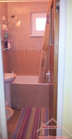 INCHIRIEM APARTAMENT 2 CAMERE,   STR. ALEEA BIRUINTEI