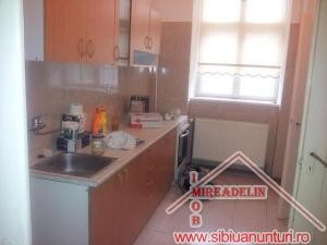 INCHIRIEM APARTAMENT LA CASA,   3 CAMERE,   ULTRACENTRAL