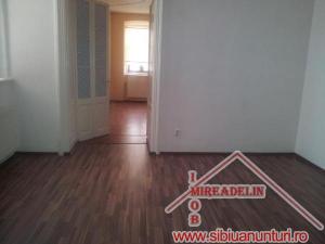 INCHIRIEM APARTAMENT LA CASA,   3 CAMERE,   ULTRACENTRAL