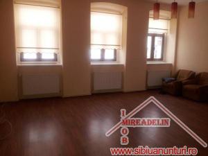 INCHIRIEM APARTAMENT LA CASA,   3 CAMERE,   ULTRACENTRAL