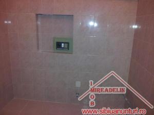 INCHIRIEM APARTAMENT LA CASA,   3 CAMERE,   ULTRACENTRAL