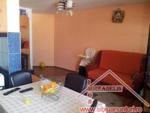 VAND APARTAMENT 3 CAMERE LA MANSARDA Str. Maramuresului