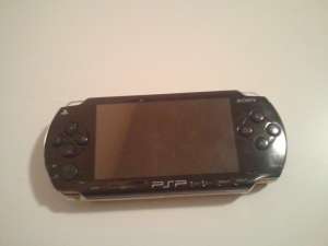 PSP 1006 impecabil + 22 jocuri ORIGINALE + Card 8gb + boxe si extra