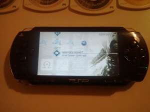 PSP 1006 impecabil + 22 jocuri ORIGINALE + Card 8gb + boxe si extra