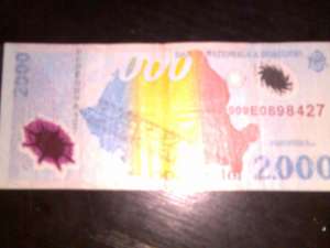 vand o bancnota de 2000 de lei