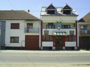De vanzare motel+casa