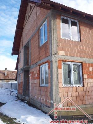VINDEM CASA D+P+M 5 CAMERE,    LOC. CISNADIE