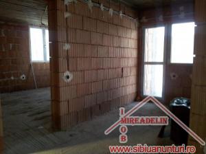 VINDEM CASA D+P+M 5 CAMERE,    LOC. CISNADIE